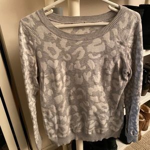 Leopard print sweater - Size M 🌺
